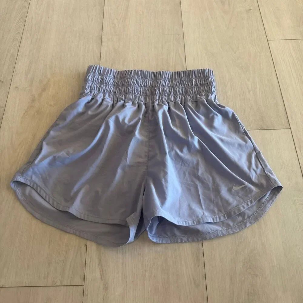 Nike women’s shorts size m